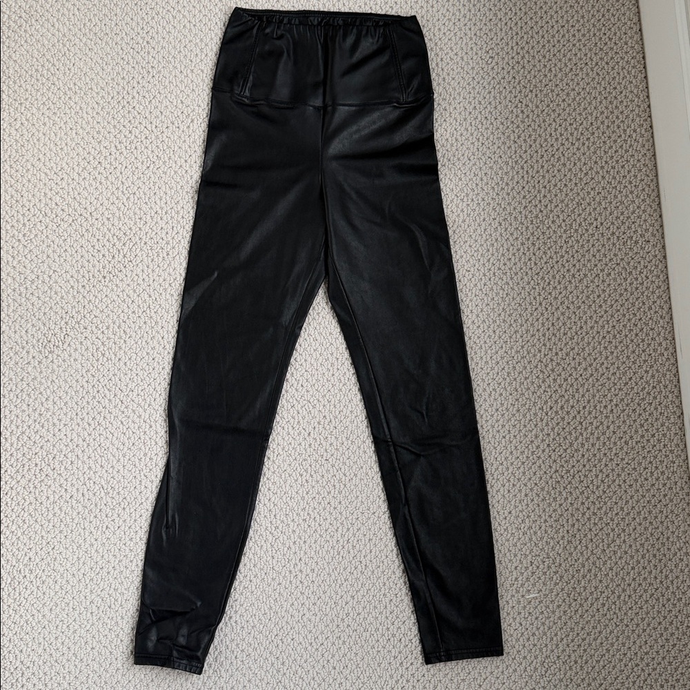 Aritzia Wilfred Free Daria Pant High-waisted Vegan Leather leggings S